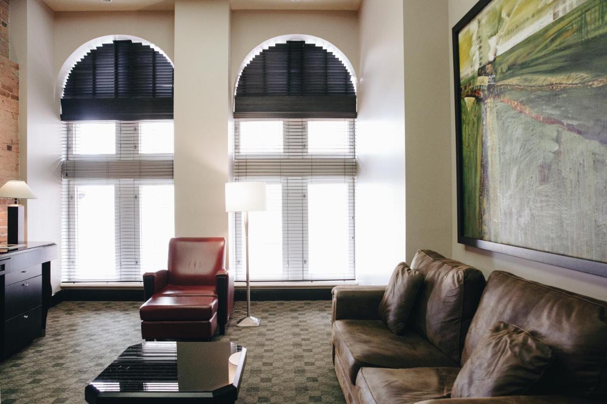 Le Place d Armes Hotel Suites